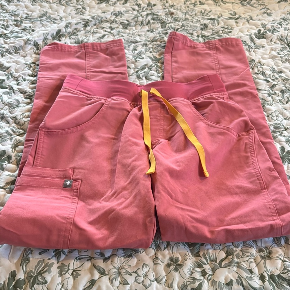 Figs xxsp cargo bottoms pink